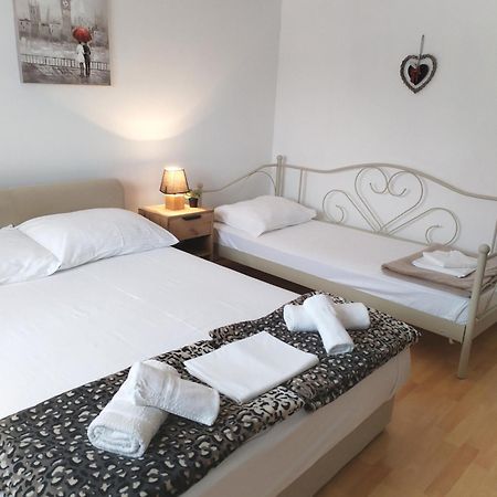 Apartments"Nika" With Private Pool Galovac  Bagian luar foto