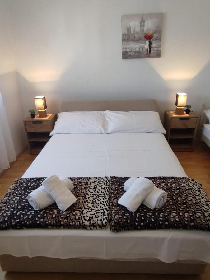 Apartments"Nika" With Private Pool Galovac  Bagian luar foto