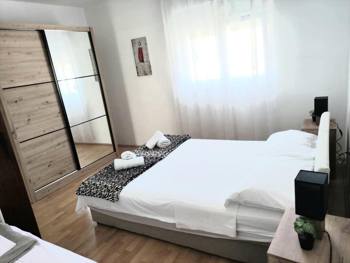 Apartments"Nika" With Private Pool Galovac  Bagian luar foto