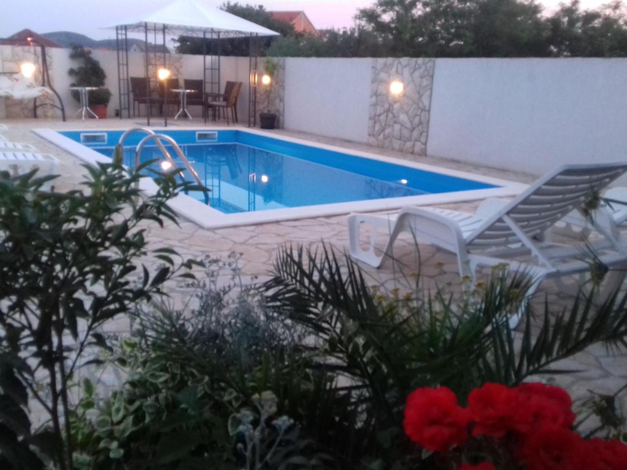 Apartments"Nika" With Private Pool Galovac  Bagian luar foto