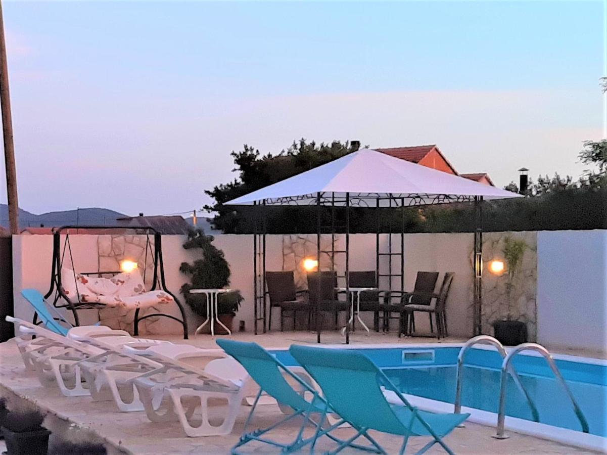 Apartments"Nika" With Private Pool Galovac  Bagian luar foto